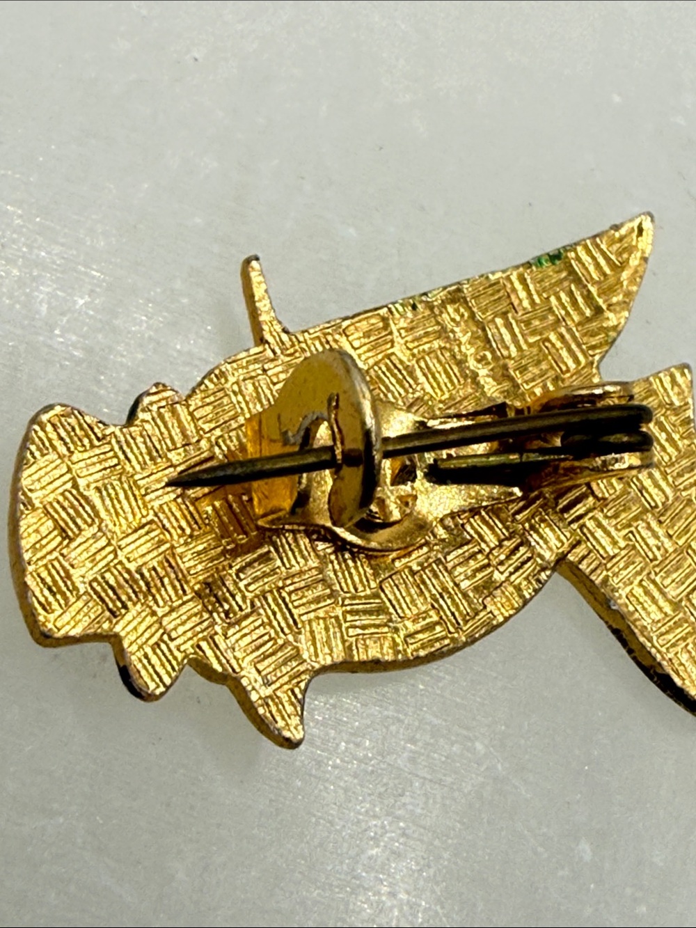 Vintage rare gold tone 1950’s daper bird pin brooch Hong Kong cartoon vibes - Picture 7 of 10